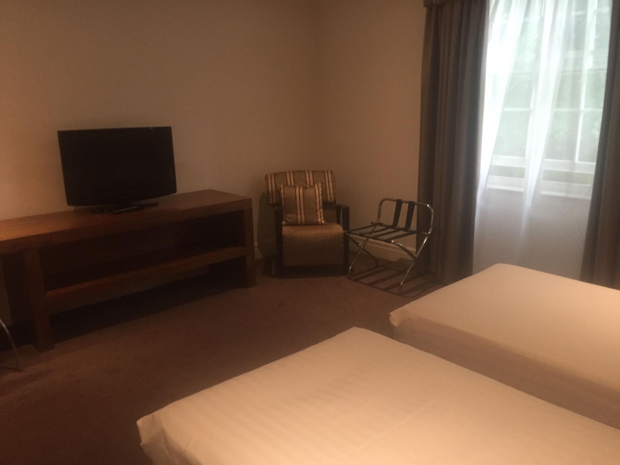 Hotel Western Hall 3*